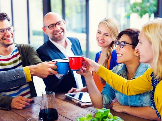 caracteristicas-admirables-gente-feliz-cooperativos-euroresidentes