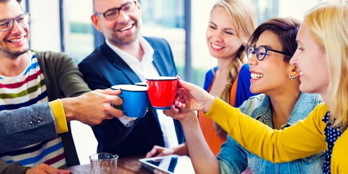 caracteristicas-admirables-gente-feliz-cooperativos-euroresidentes