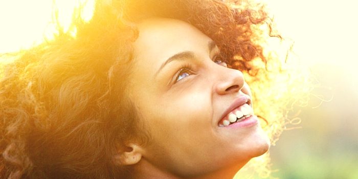 caracteristicas-admirables-gente-feliz-sonrisa-euroresidentes